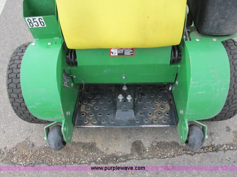image for item K6582 2013 John Deere 652R Quik Trak lawn mower