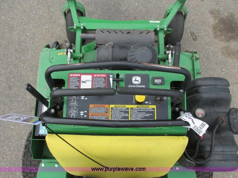 image for item K6582 2013 John Deere 652R Quik Trak lawn mower