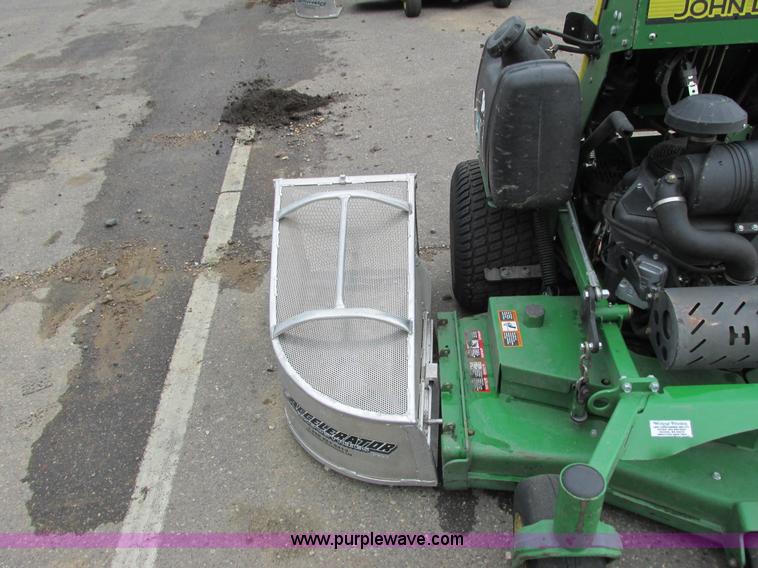 image for item K6582 2013 John Deere 652R Quik Trak lawn mower
