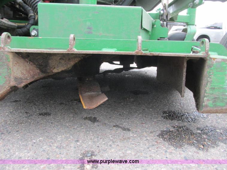 image for item K6582 2013 John Deere 652R Quik Trak lawn mower