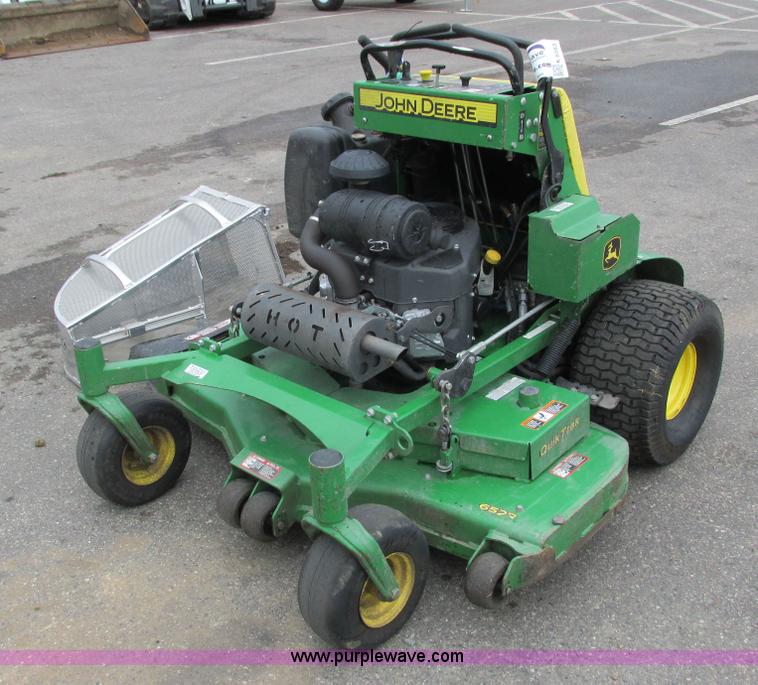 image for item K6583 2013 John Deere 652R Quik Trak lawn mower
