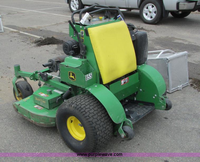 image for item K6583 2013 John Deere 652R Quik Trak lawn mower