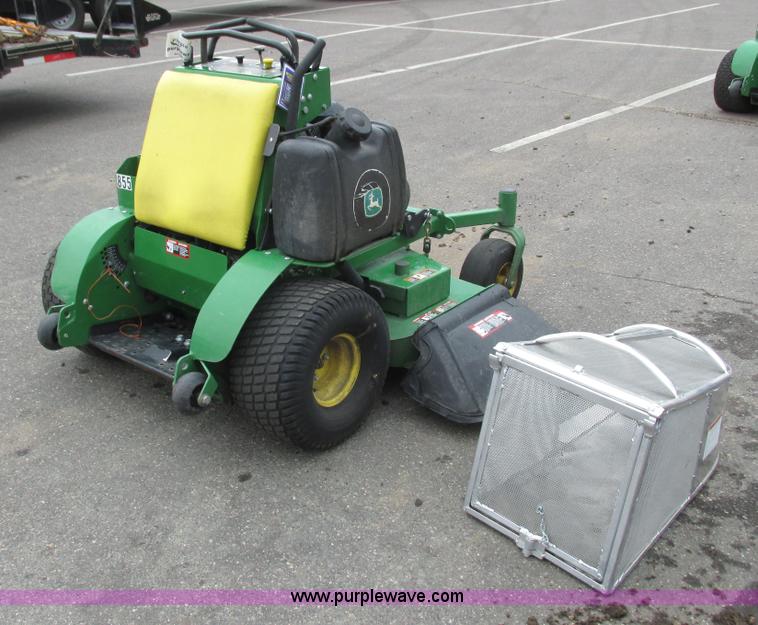 image for item K6583 2013 John Deere 652R Quik Trak lawn mower