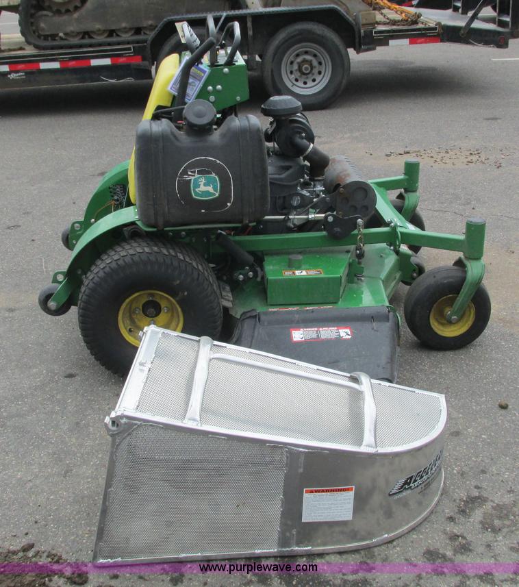 image for item K6583 2013 John Deere 652R Quik Trak lawn mower