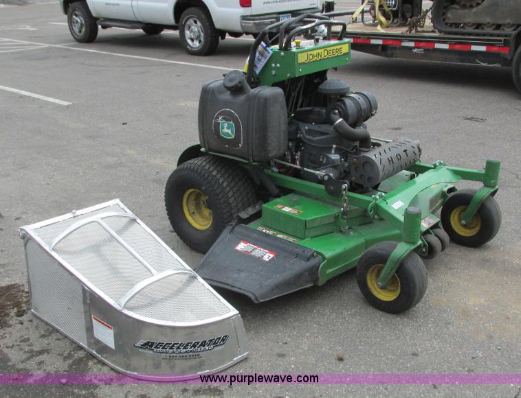 image for item K6583 2013 John Deere 652R Quik Trak lawn mower