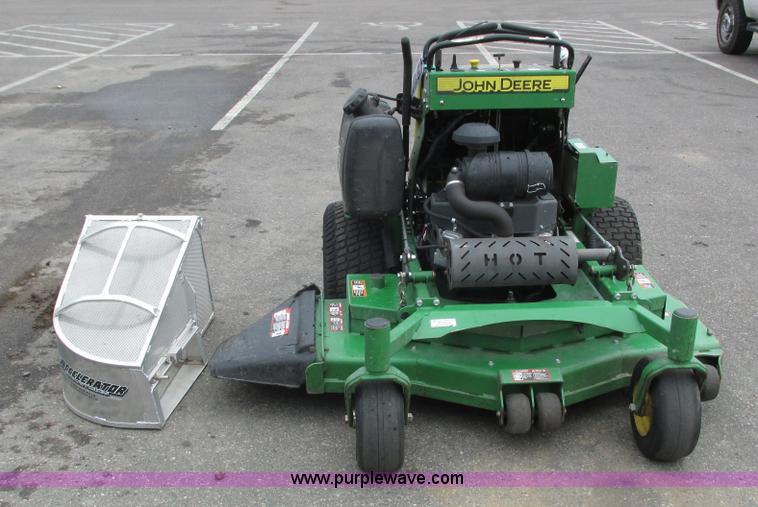image for item K6583 2013 John Deere 652R Quik Trak lawn mower