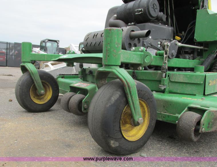 image for item K6583 2013 John Deere 652R Quik Trak lawn mower
