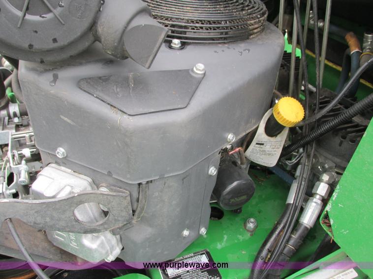 image for item K6583 2013 John Deere 652R Quik Trak lawn mower