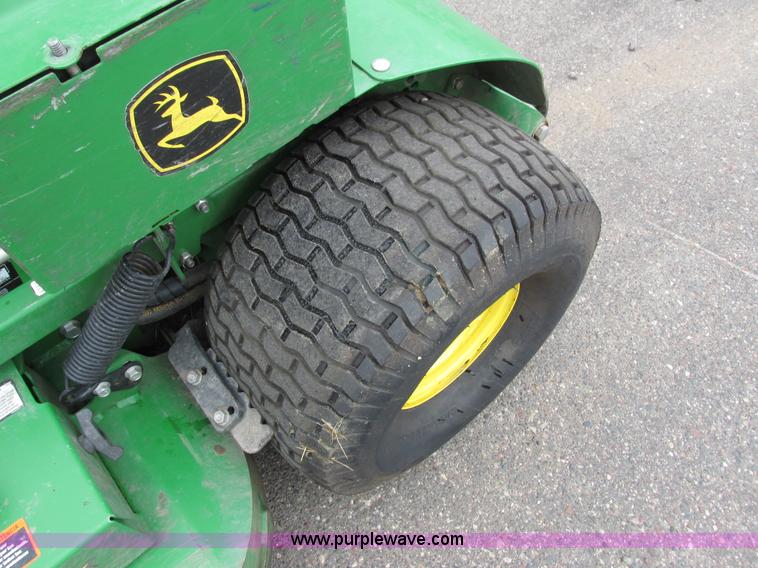 image for item K6583 2013 John Deere 652R Quik Trak lawn mower