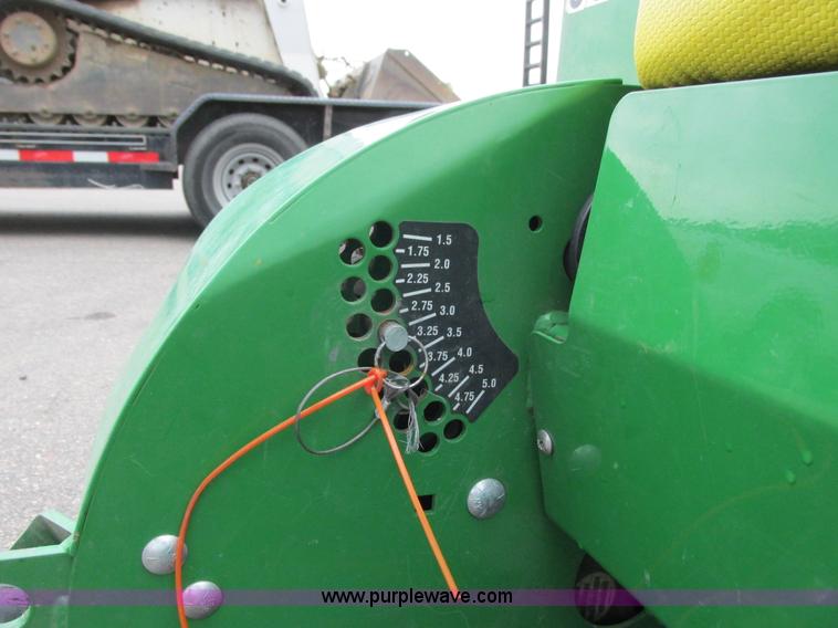 image for item K6583 2013 John Deere 652R Quik Trak lawn mower