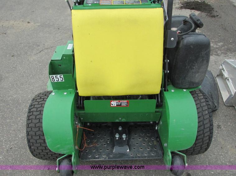 image for item K6583 2013 John Deere 652R Quik Trak lawn mower