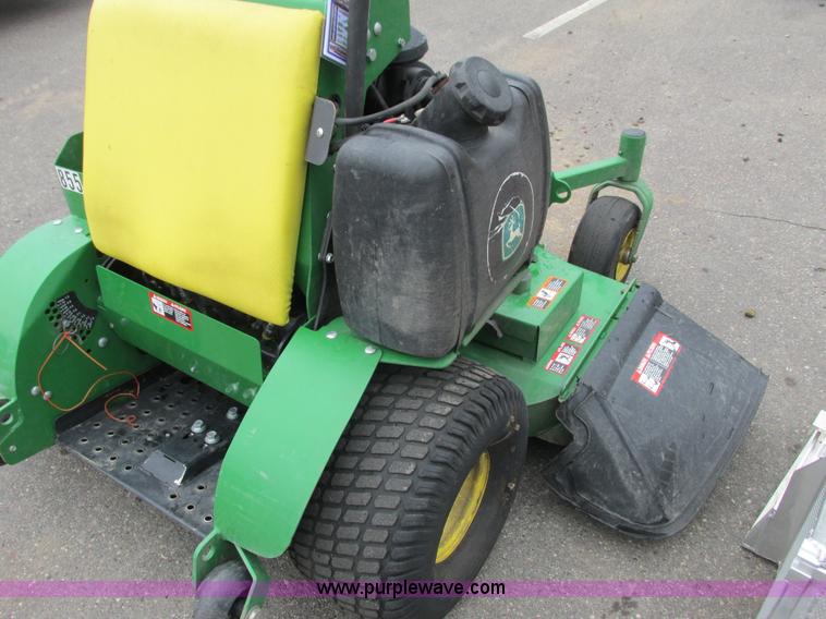 image for item K6583 2013 John Deere 652R Quik Trak lawn mower