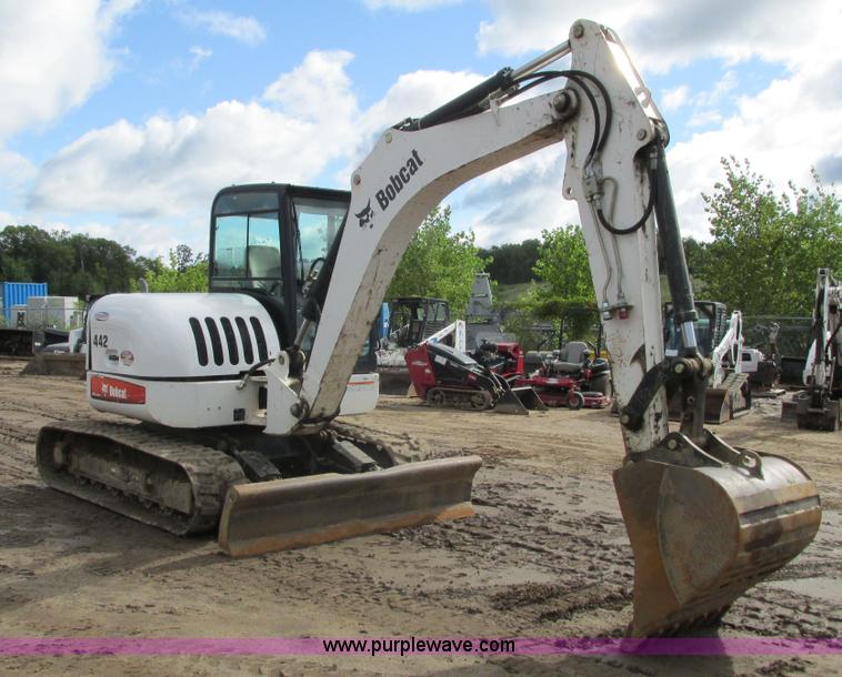 image for item K6591 2006 Bobcat 442C compact excavator