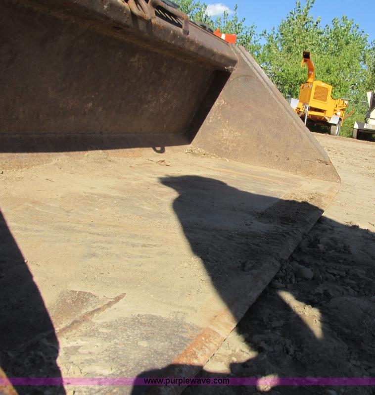 image for item K6612 2011 Bobcat S205 skid steer