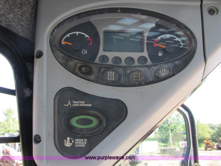 image for item K6612 2011 Bobcat S205 skid steer