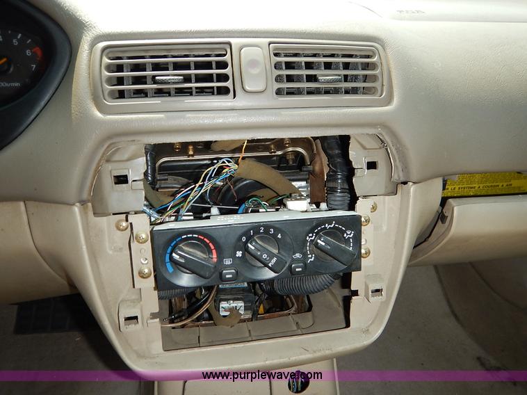 image for item J2707 2001 Mitsubishi Galant