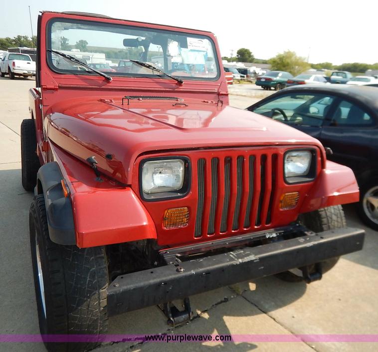 image for item J3543 1992 Jeep Wrangler SUV