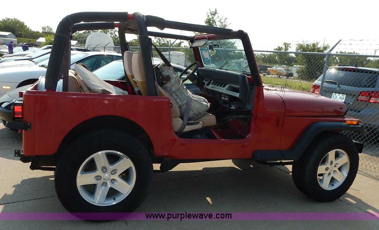 image for item J3543 1992 Jeep Wrangler SUV