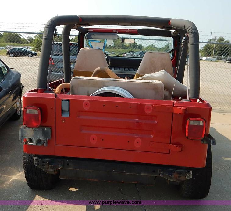 image for item J3543 1992 Jeep Wrangler SUV