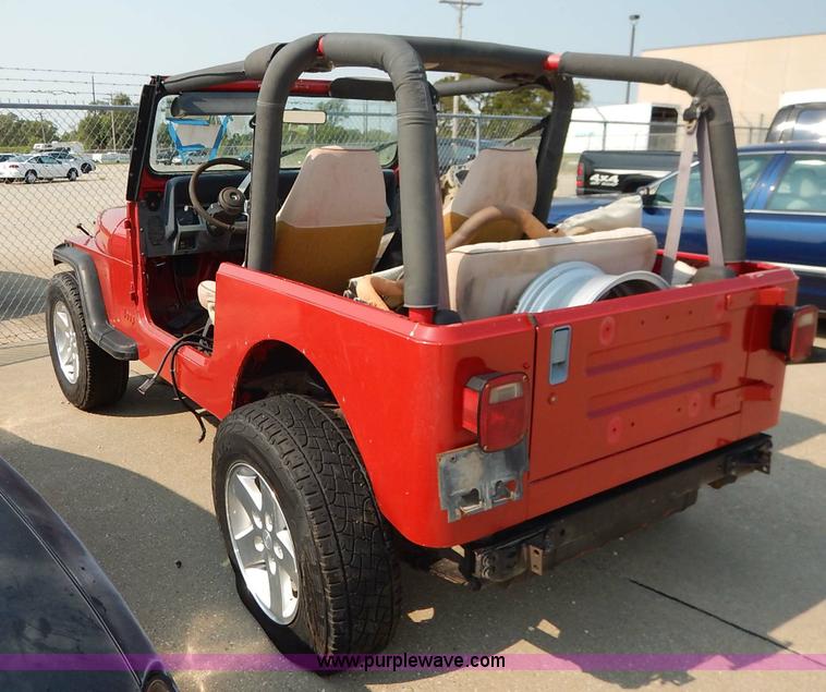 image for item J3543 1992 Jeep Wrangler SUV
