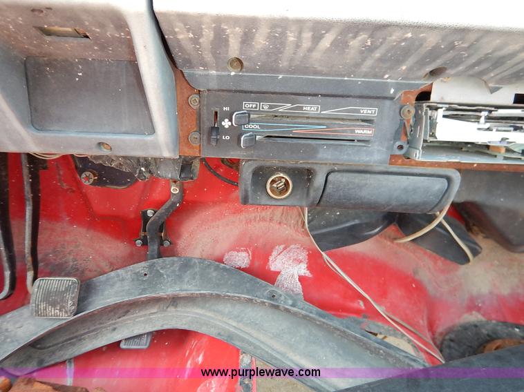 image for item J3543 1992 Jeep Wrangler SUV