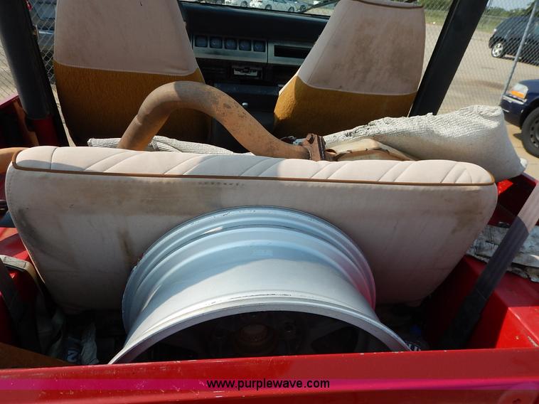 image for item J3543 1992 Jeep Wrangler SUV