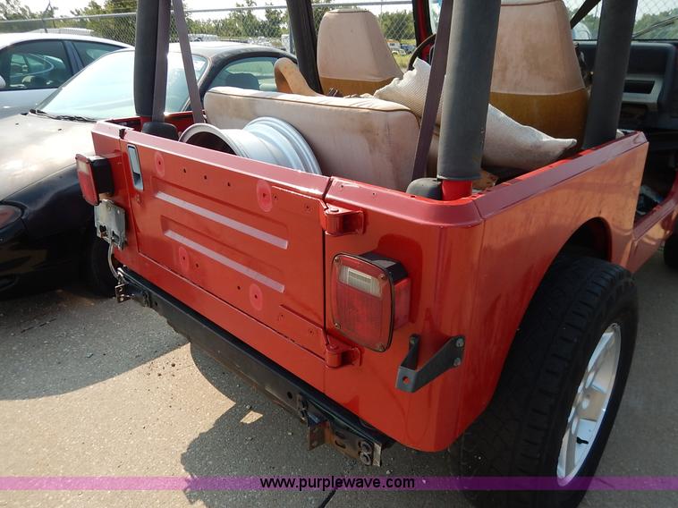image for item J3543 1992 Jeep Wrangler SUV