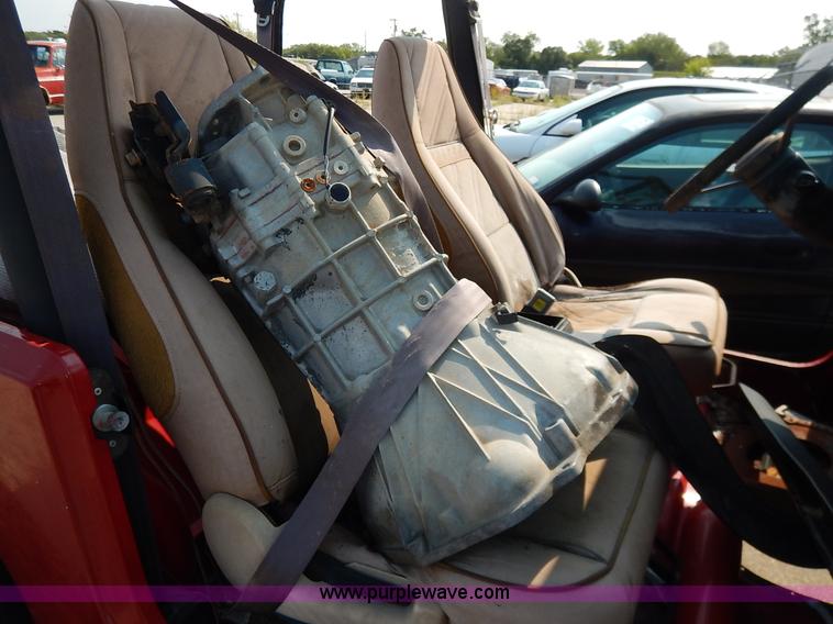 image for item J3543 1992 Jeep Wrangler SUV