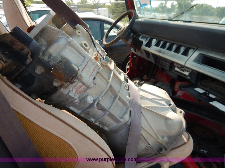 image for item J3543 1992 Jeep Wrangler SUV