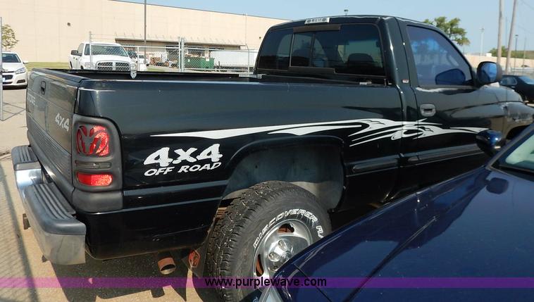 image for item J3545 1999 Dodge Ram 1500 pickup truck