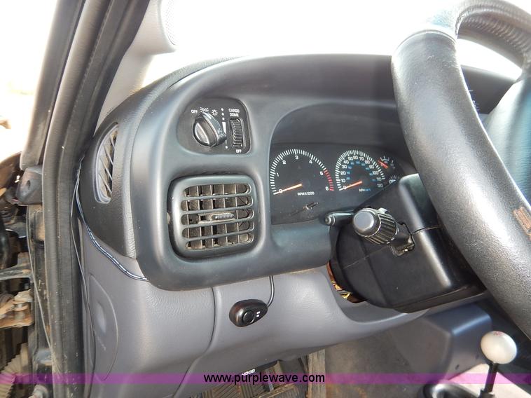 image for item J3545 1999 Dodge Ram 1500 pickup truck