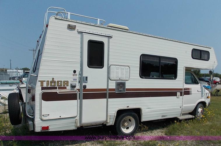 image for item J3550 1978 Dodge Sportsman motor home