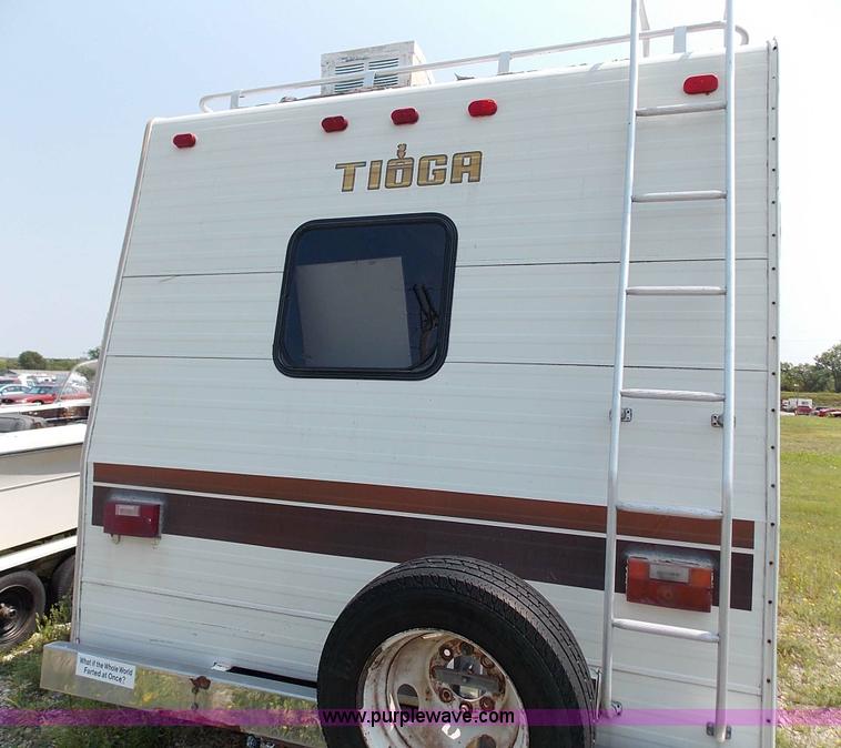 image for item J3550 1978 Dodge Sportsman motor home