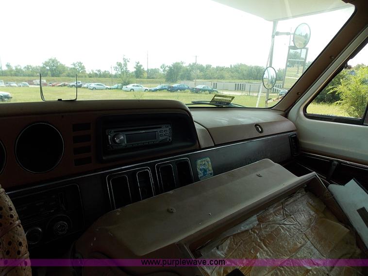 image for item J3550 1978 Dodge Sportsman motor home