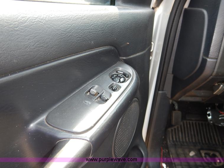 image for item J3582 2004 Dodge Ram 1500 pickup truck