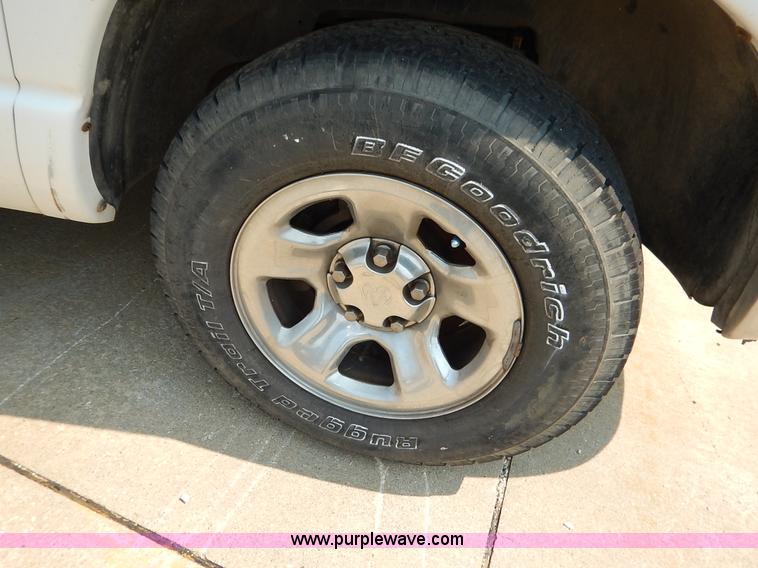 image for item J3582 2004 Dodge Ram 1500 pickup truck