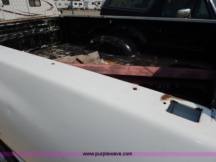 image for item J3582 2004 Dodge Ram 1500 pickup truck