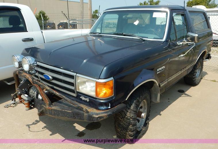 image for item J3583 1990 Ford Bronco SUV