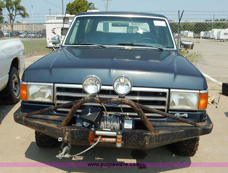 image for item J3583 1990 Ford Bronco SUV