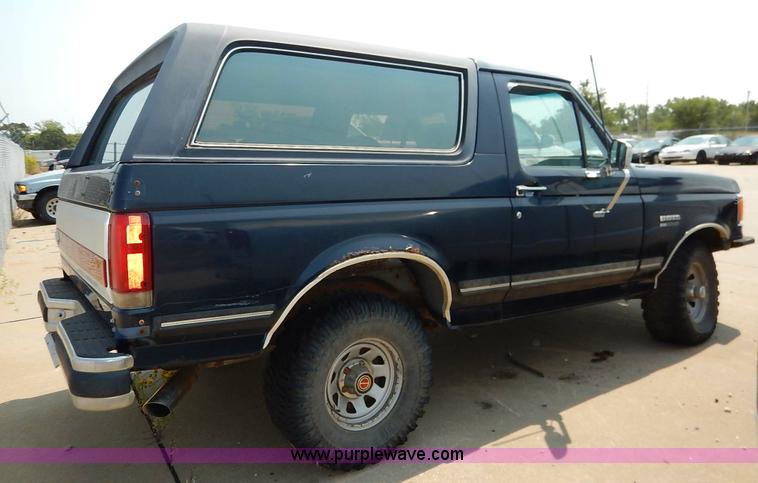 image for item J3583 1990 Ford Bronco SUV