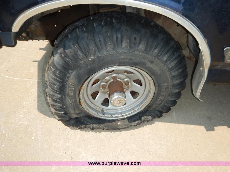 image for item J3583 1990 Ford Bronco SUV