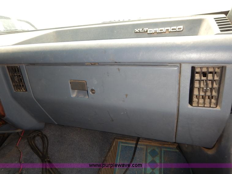 image for item J3583 1990 Ford Bronco SUV