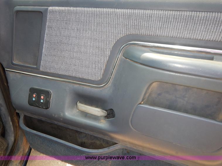 image for item J3583 1990 Ford Bronco SUV