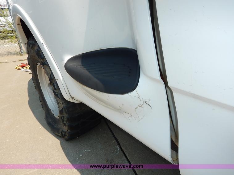 image for item J3584 2000 Ford F150 Ext. Cab pickup truck