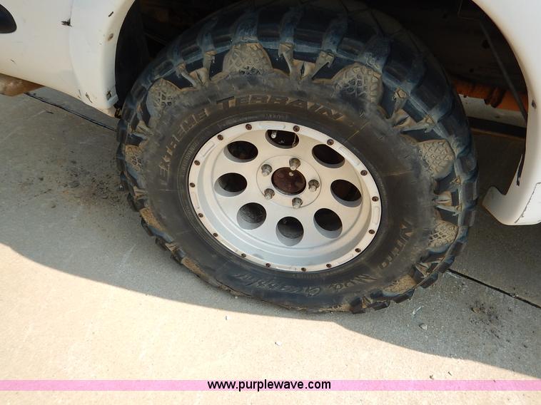 image for item J3584 2000 Ford F150 Ext. Cab pickup truck