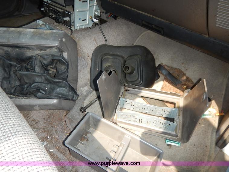 image for item J3587 1992 Isuzu Rodeo SUV