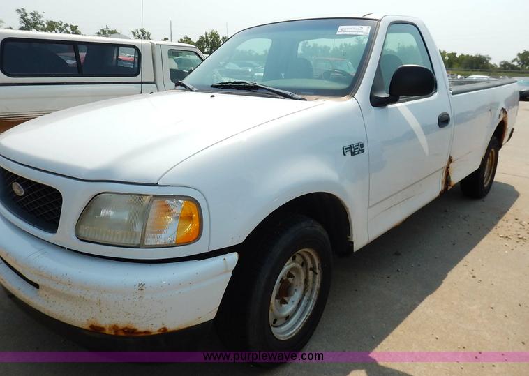 image for item J3588 1998 Ford F150 XLT pickup truck