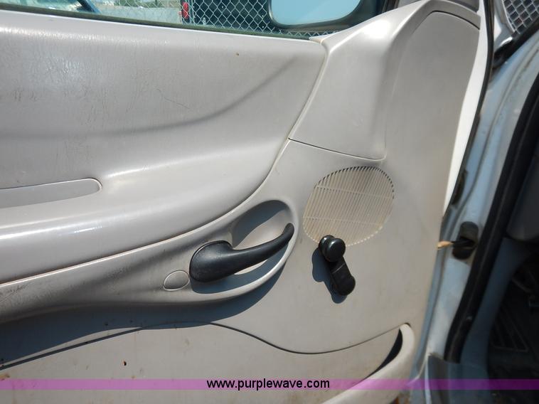 image for item J3588 1998 Ford F150 XLT pickup truck