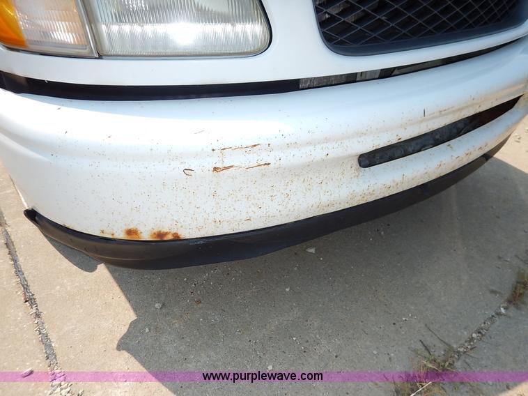 image for item J3588 1998 Ford F150 XLT pickup truck