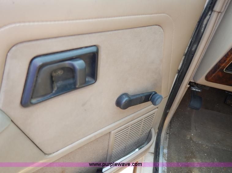 image for item J3589 1989 Ford Ranger pickup truck